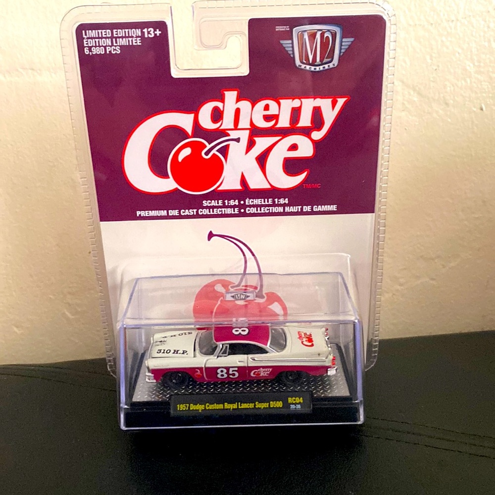 M2 Machines Cherry Coke 1957 DODGE CUSTOM ROYAL LANCER SUPER D500 RC04